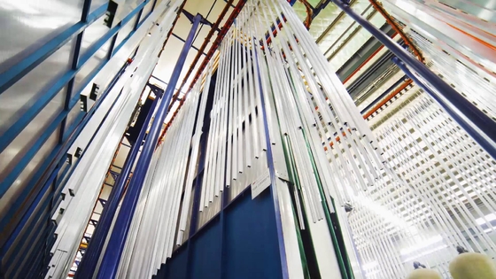 Il verticale di alluminio di profilo spruzza la linea di rivestimento automatica di spruzzatura di polvere