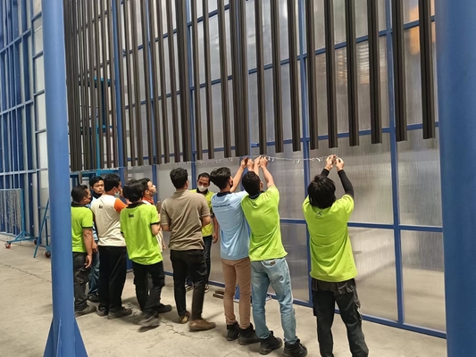 Linea di produzione automatica verticale di rivestimento in polvere per profili di alluminio