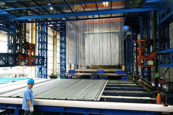 Azienda Vietnam 5000 tonnellate linea di produzione di anodizzazione voltaggio personalizzato grande capacità